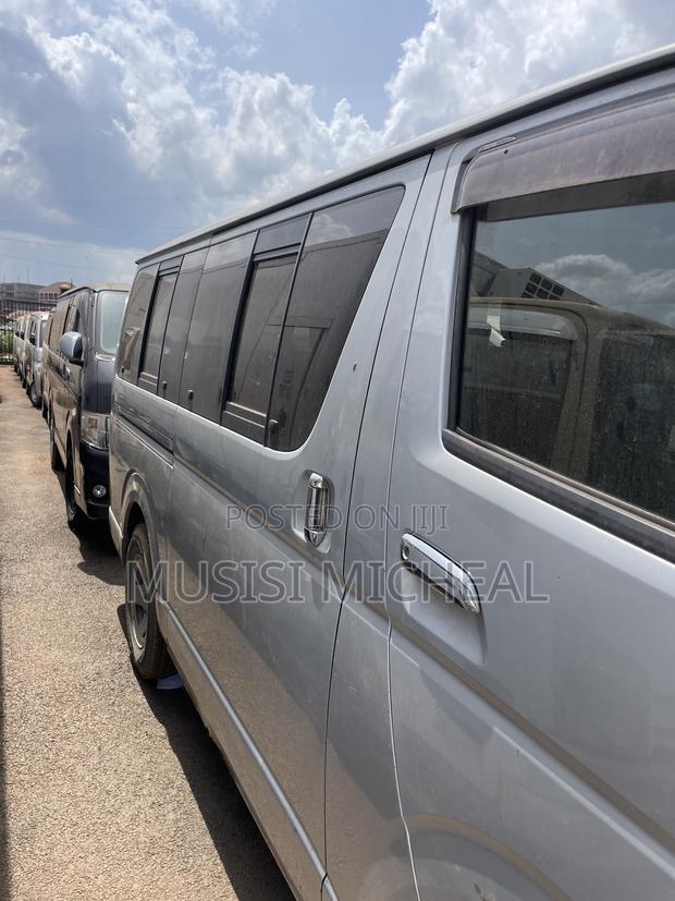 Toyota HiAce 2012 Silver