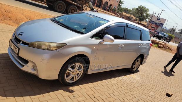 Toyota Wish 2010 Silver