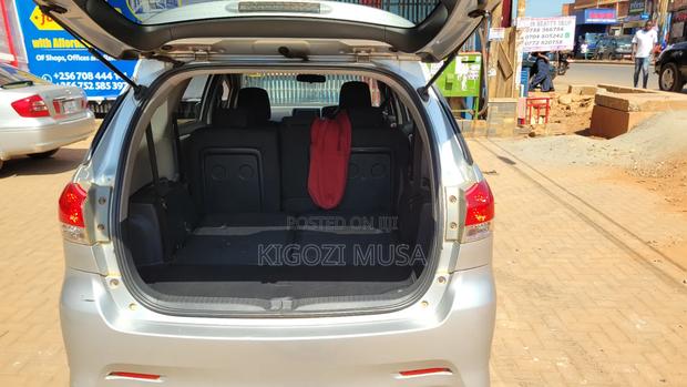 Toyota Wish 2010 Silver