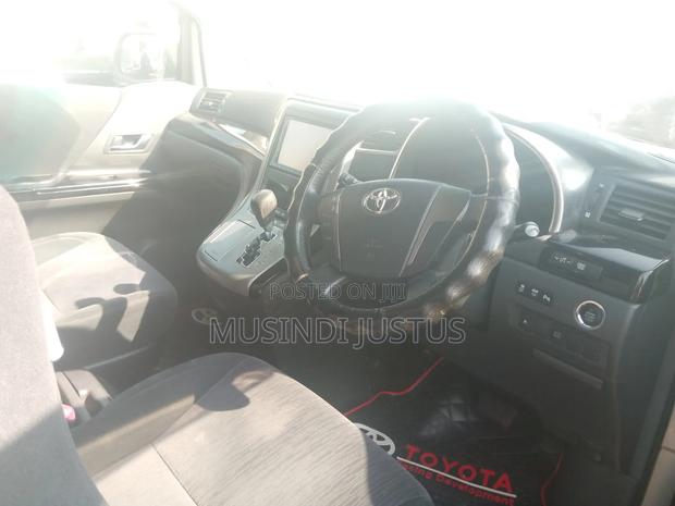 Toyota Alphard 2012 Silver