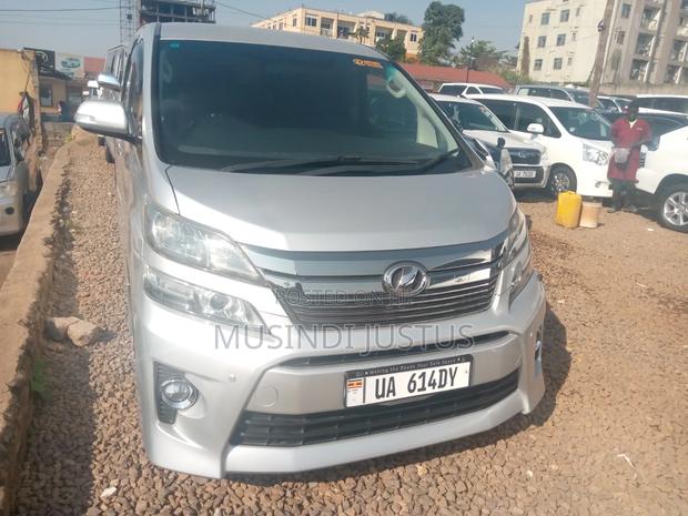 Toyota Alphard 2012 Silver