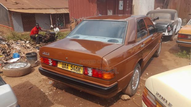 Mercedes-Benz 190E 1988 Brown