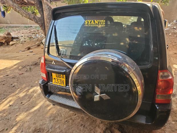 Mitsubishi Pajero 2004 Black