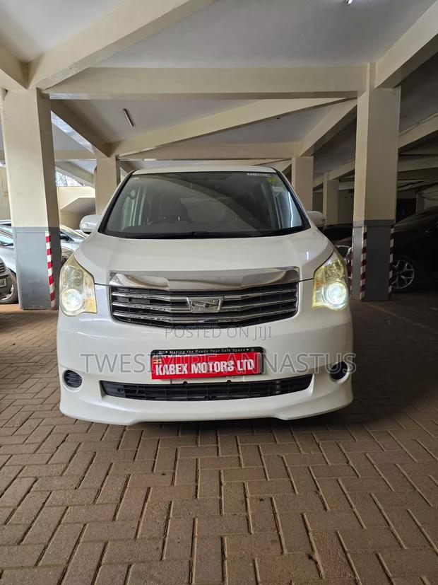 Toyota Noah 2012 White