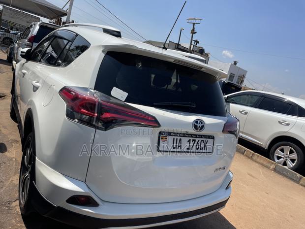 Toyota RAV4 2018 White