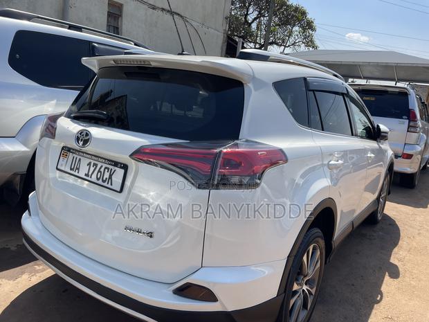 Toyota RAV4 2018 White
