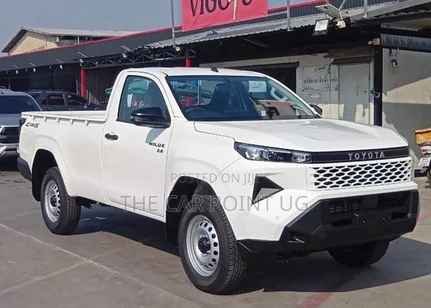 New Toyota Hilux 2025 White