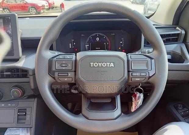 New Toyota Hilux 2025 White
