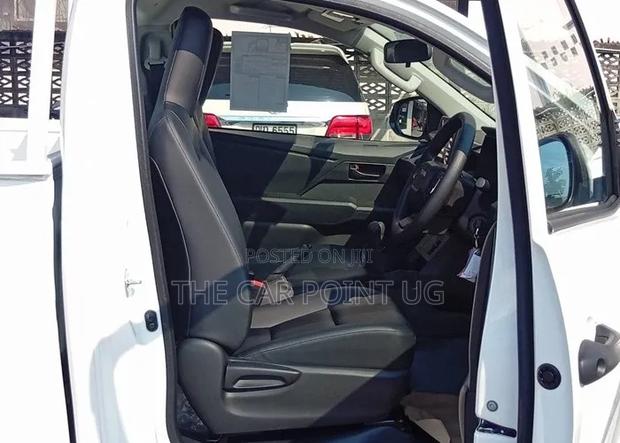 New Toyota Hilux 2025 White