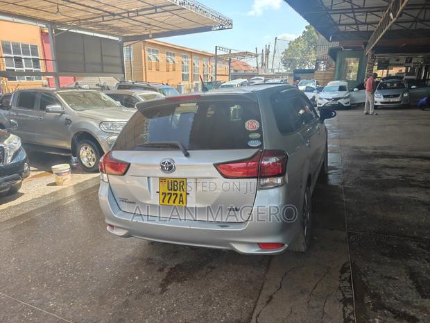 Toyota Corolla Fielder 2016 Silver