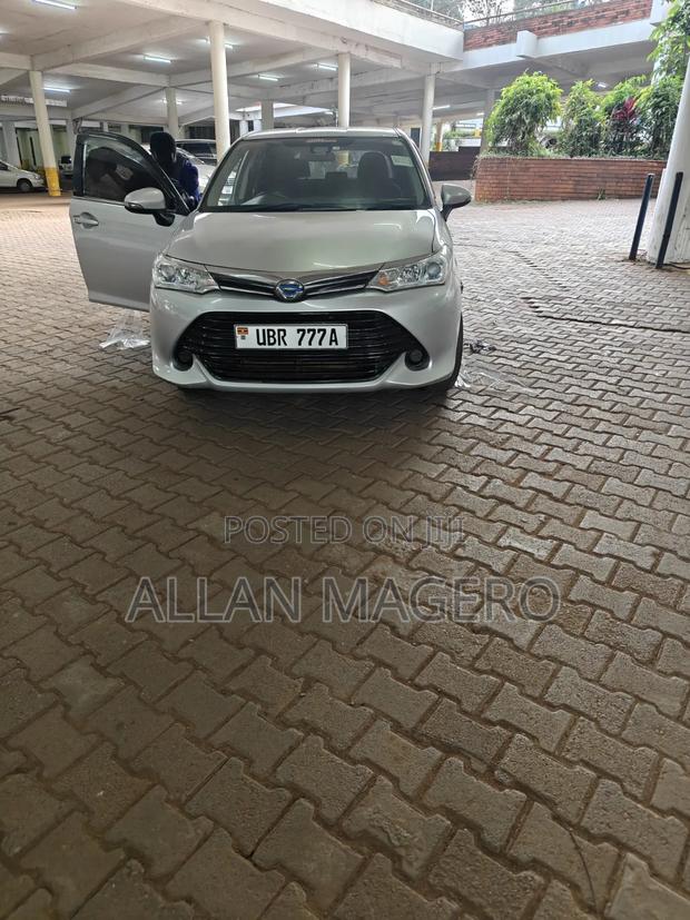 Toyota Corolla Fielder 2016 Silver