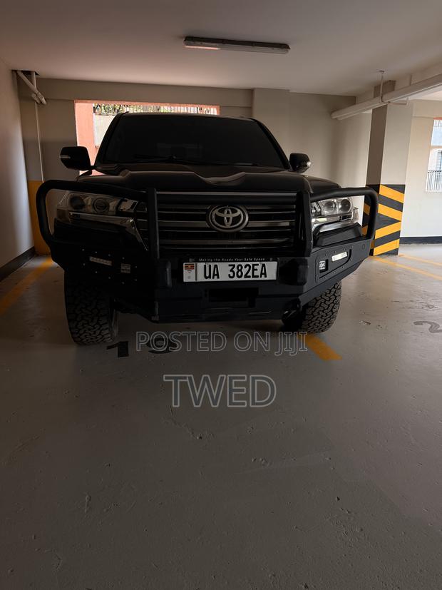 Toyota Land Cruiser 4.5 V8 GXR 2018 Black