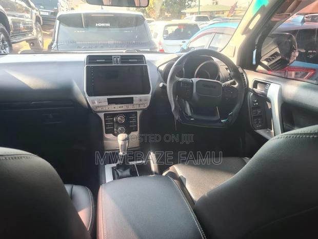 Toyota Land Cruiser Prado 2018 Black