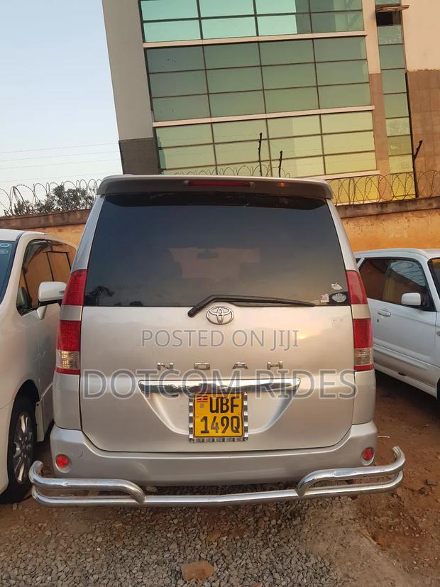 Toyota Noah 2005 Silver