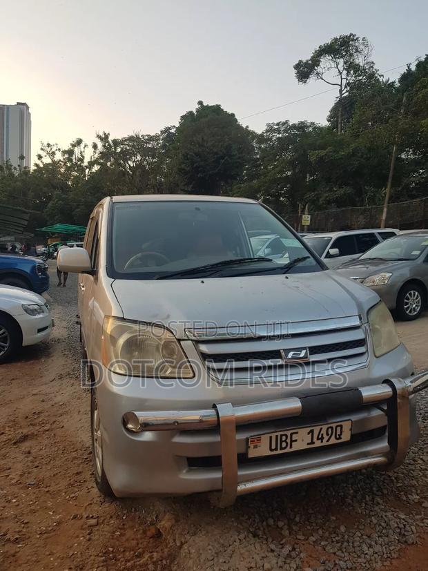 Toyota Noah 2005 Silver