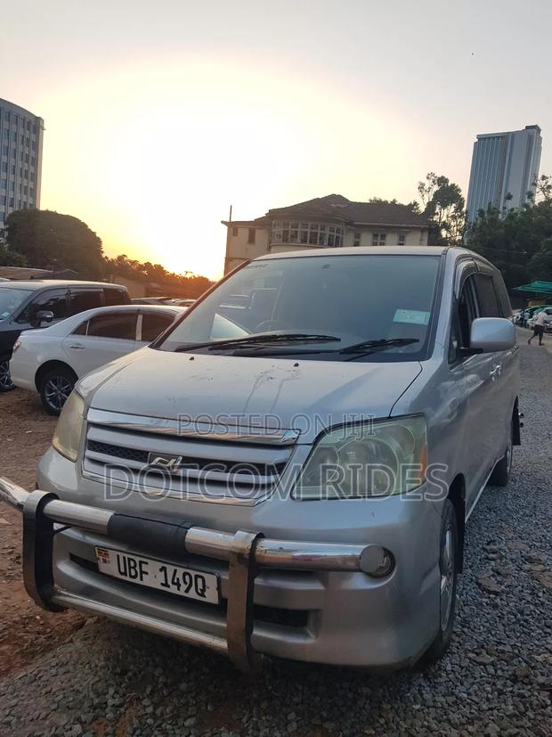 Toyota Noah 2005 Silver