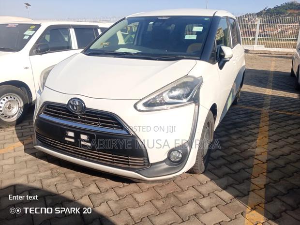 Toyota Sienta 2016 White