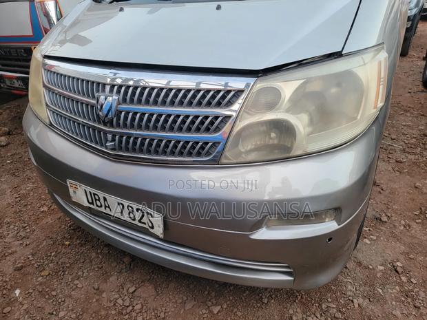Toyota Alphard 2005 Gold