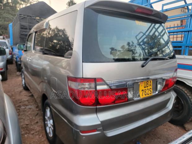 Toyota Alphard 2005 Gold