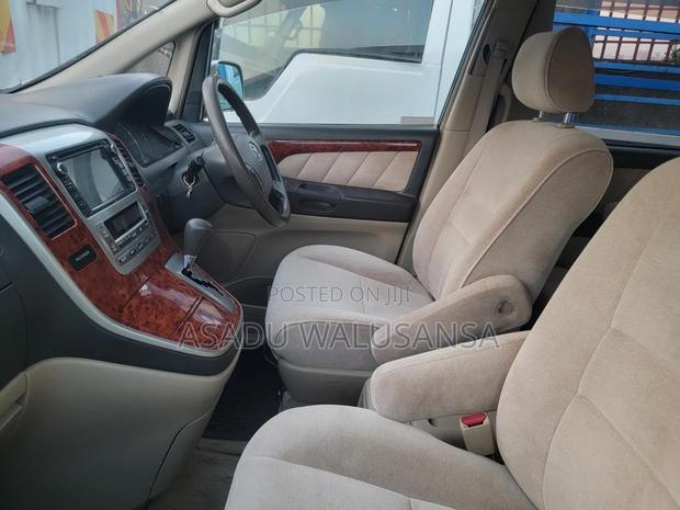 Toyota Alphard 2005 Gold