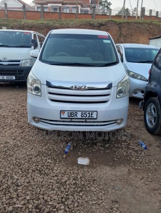 Toyota Noah 2010 White