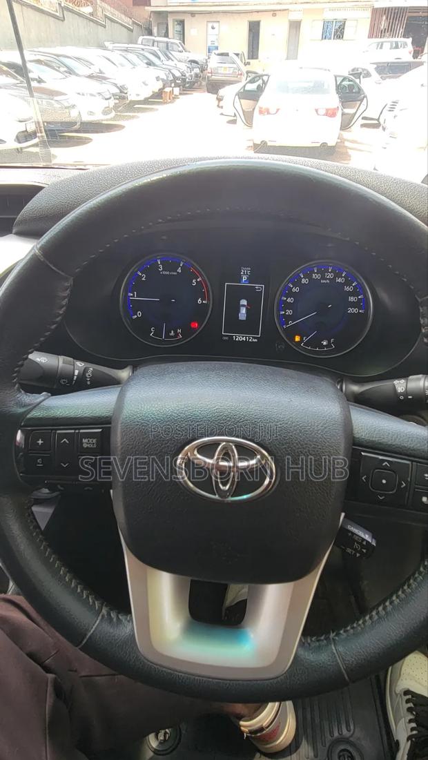 Toyota Hilux SR 4x4 2017 Black