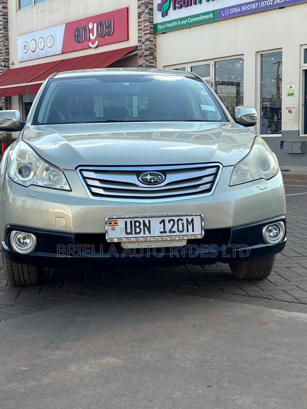 Subaru Outback 2010 Gold