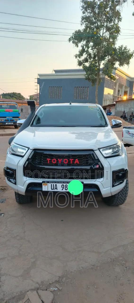 Toyota Hilux 2012 White