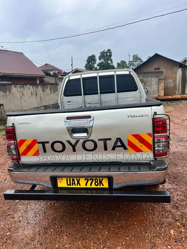 Toyota Hilux SR5 4x4 2014 Gold