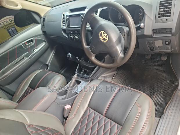 Toyota Hilux SR5 4x4 2014 Gold
