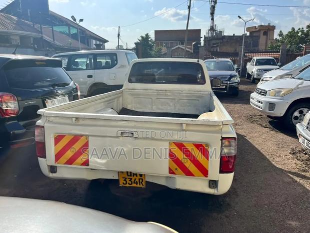 Toyota Hilux 1998 White