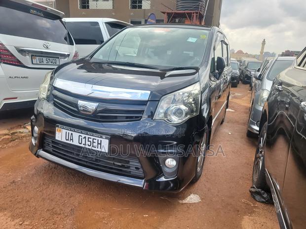 Toyota Noah 2012 Black