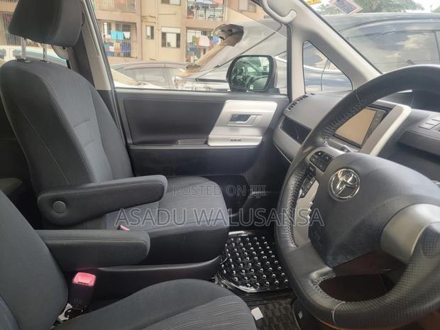 Toyota Noah 2012 Black