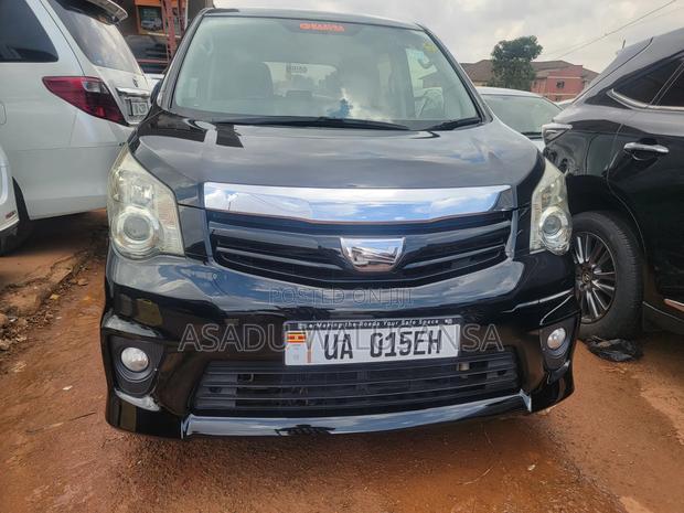 Toyota Noah 2012 Black