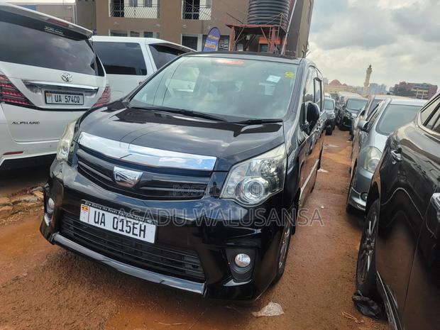 Toyota Noah 2012 Black
