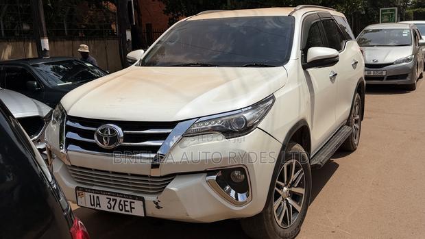 Toyota Fortuner 2018 White