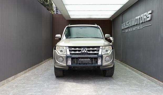 Mitsubishi Pajero V90 3.2 DI-D 2013 Beige