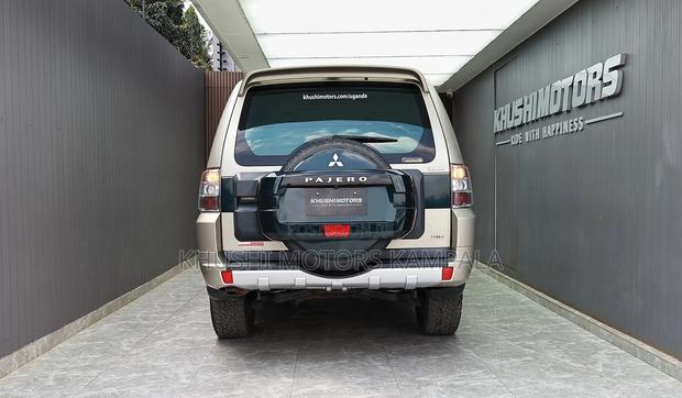 Mitsubishi Pajero V90 3.2 DI-D 2013 Beige