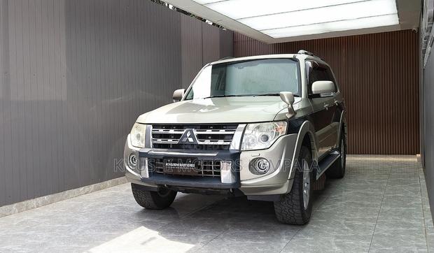 Mitsubishi Pajero V90 3.2 DI-D 2013 Beige