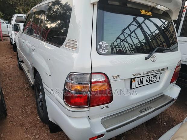 Toyota Land Cruiser 2009 White