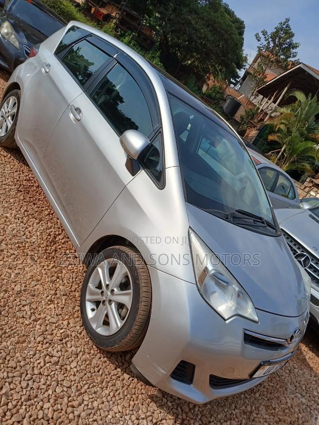 Toyota Ractis 2014 Silver