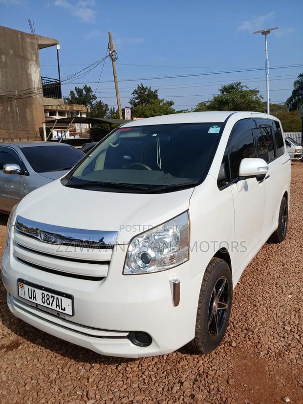 Toyota Noah 2014 White