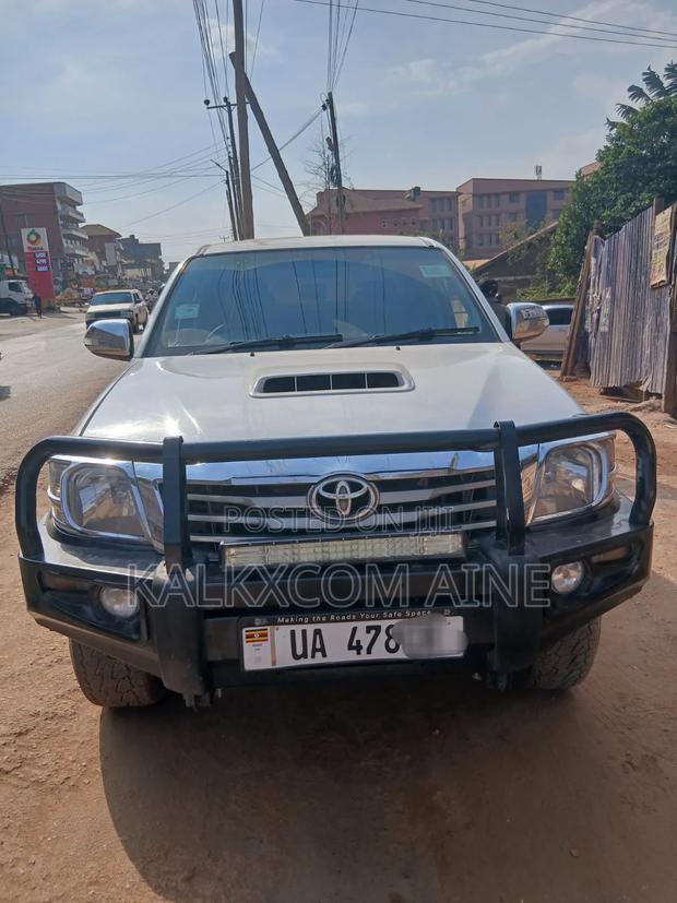 Toyota Hilux 2014 White