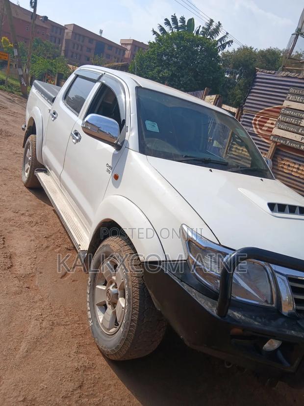 Toyota Hilux 2014 White