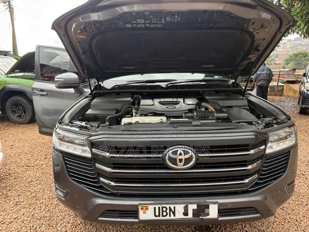 Toyota Land Cruiser Prado 2022 Gray