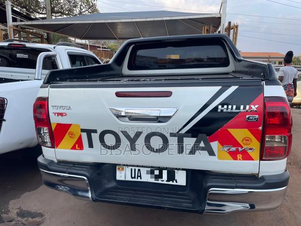 Toyota Hilux 2016 White