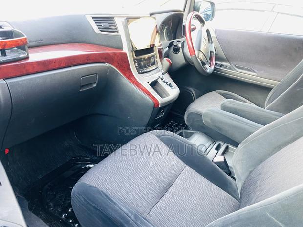 Toyota Alphard 2.4 Petrol FWD 2012