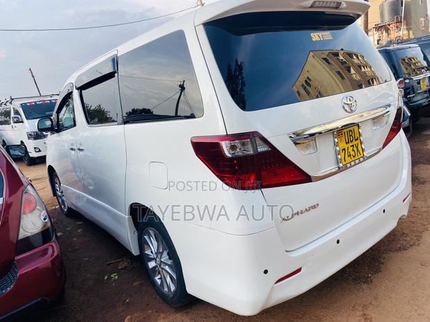 Toyota Alphard 2.4 Petrol FWD 2012