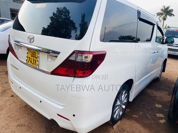 Toyota Alphard 2.4 Petrol FWD 2012