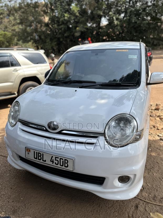 Toyota Sienta 2009 Pearl
